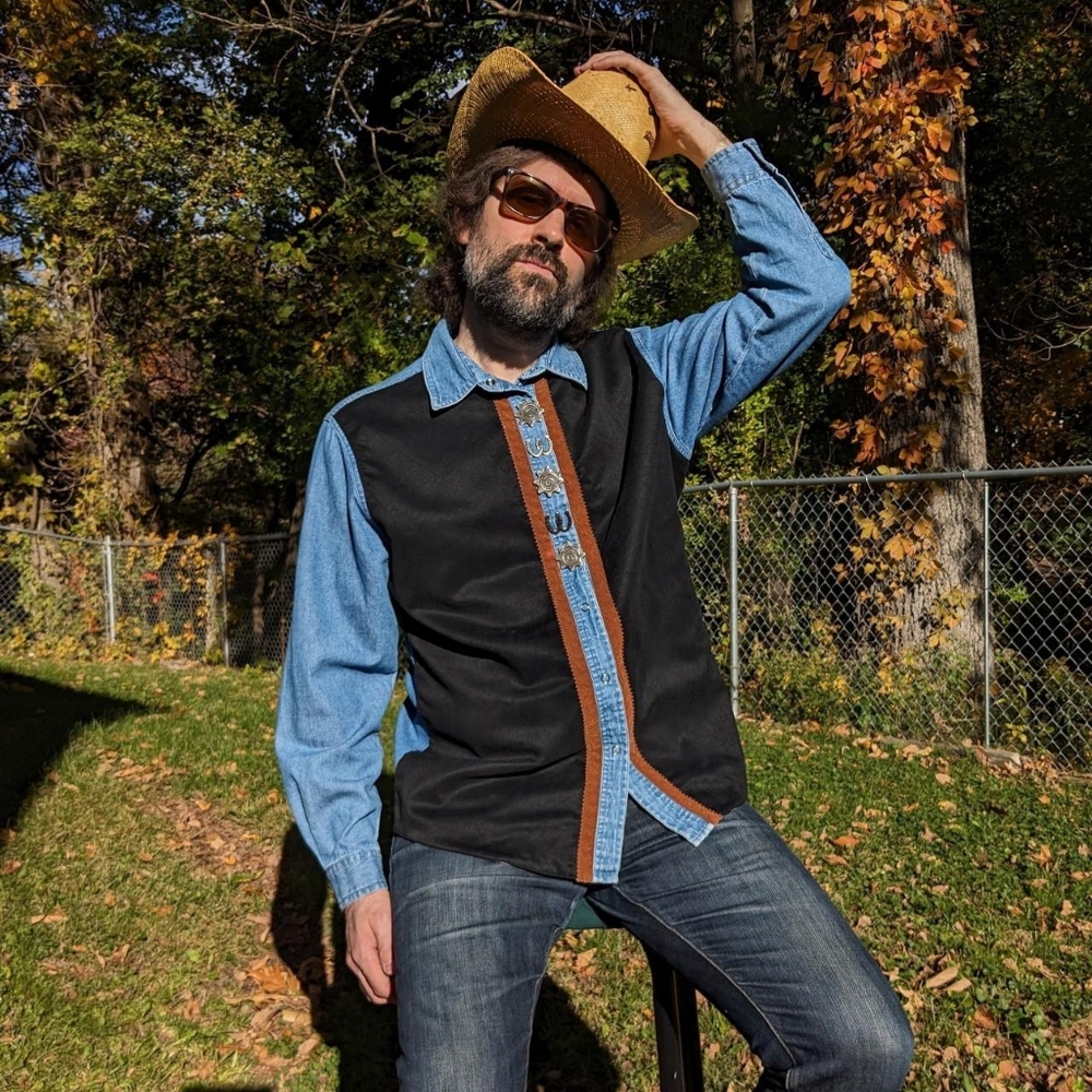 Vintage Wrangler cowboy shirt with big metal snap accents
